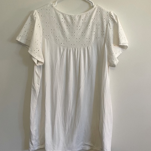PinkBlush White Eyelet Short Flutter Sleeve Maternity Top - Size XL - Picture 3 of 6